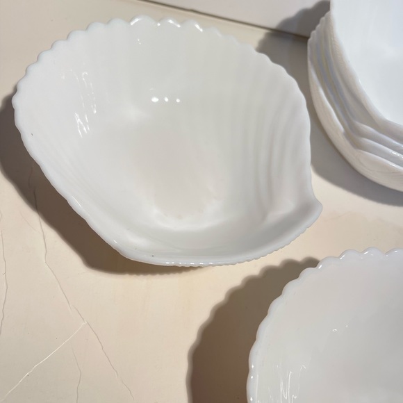 Vintage 6” Clamshell Sea Shell Footed Snack Bowls A Set of 8.  Made in France. - Picture 2 of 8